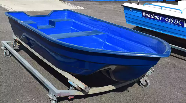 Стеклопластиковая лодка Neman-340 (тримаран) в Армавире