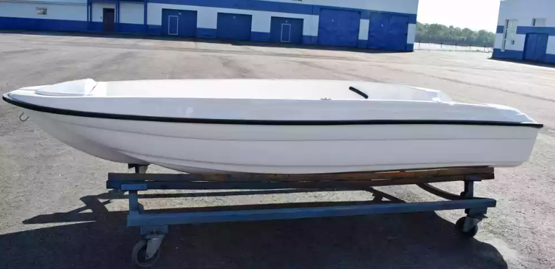 Стеклопластиковая лодка Пингвин (тримаран) в Армавире