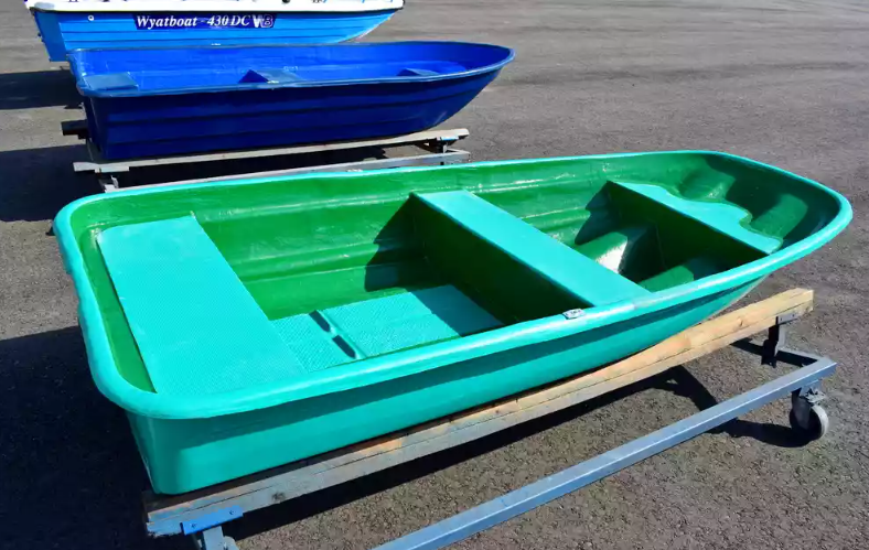 Стеклопластиковая лодка Старт (тримаран) в Армавире