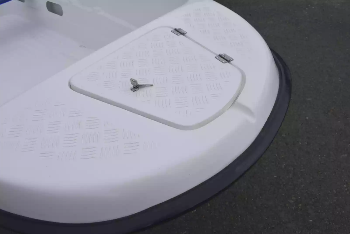 Стеклопластиковая лодка Пингвин New (тримаран) в Армавире