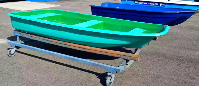 Стеклопластиковая лодка Старт (тримаран) в Армавире