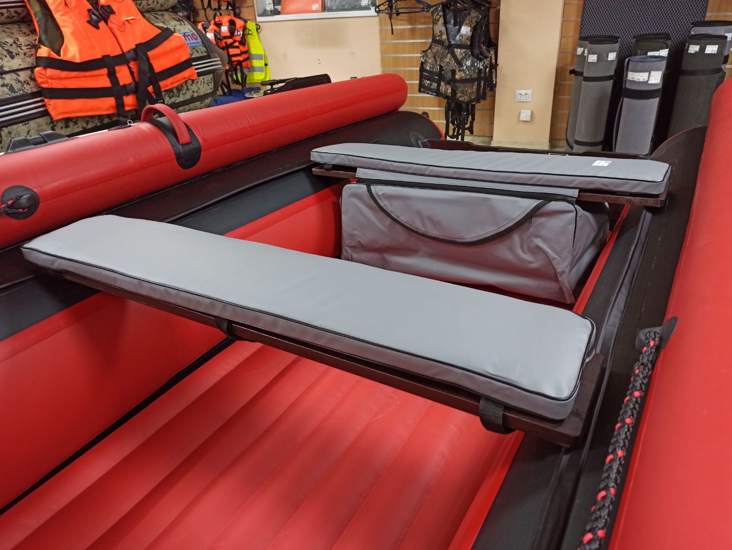 КОМПЛЕКТ МЯГКИХ НАКЛАДОК С СУМКОЙ ДЛЯ ЛОДОК 90Х20 СЕРЫЙ в Армавире