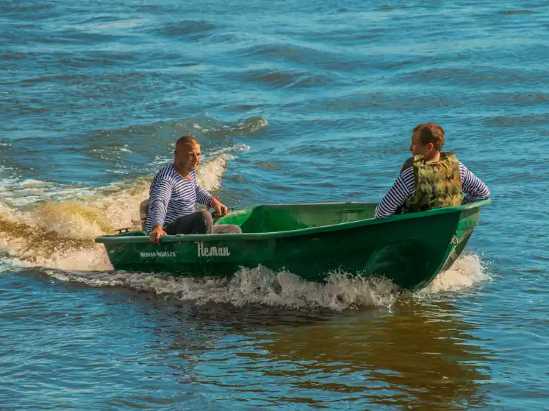 Стеклопластиковая лодка Neman-340 (тримаран) в Армавире