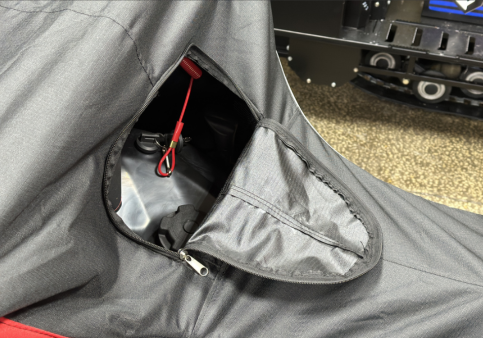 Чехол транспорт. снегохода IKUDZO HUNTER черно-красный Оксфорд ПРЕМИУМ качества с лого IKUDZO в Армавире