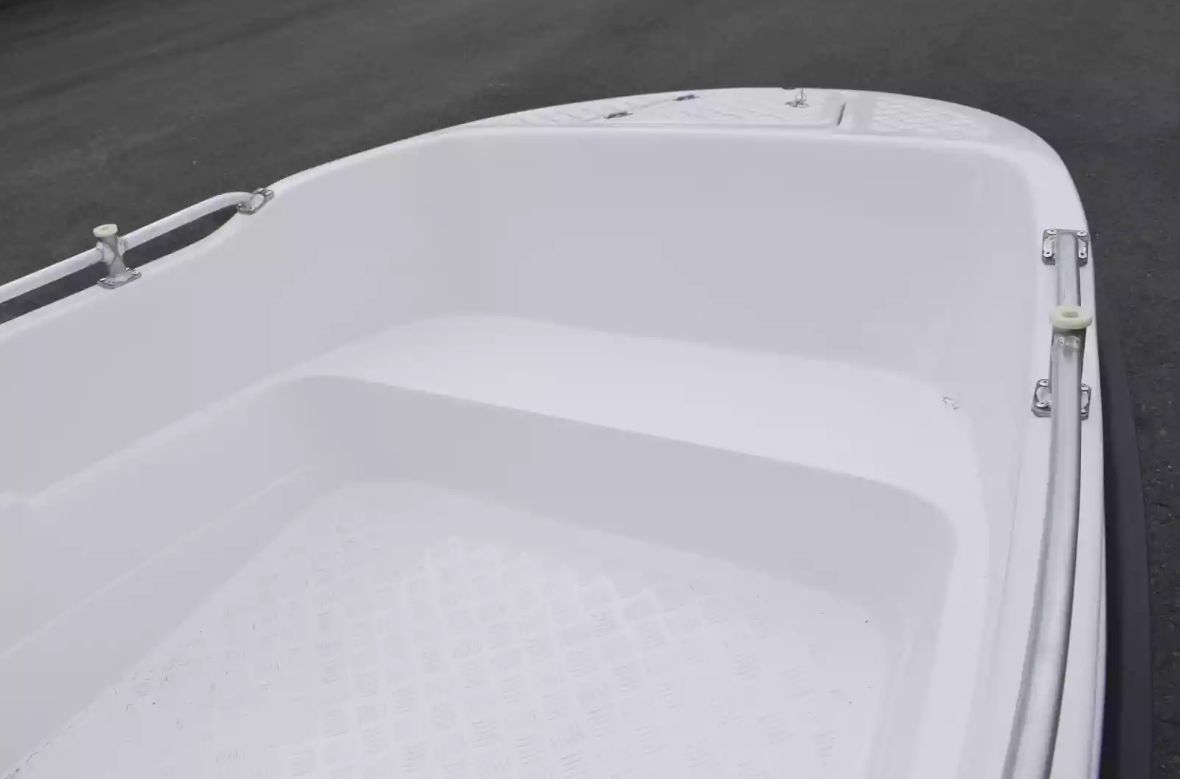 Стеклопластиковая лодка Пингвин New (тримаран) в Армавире