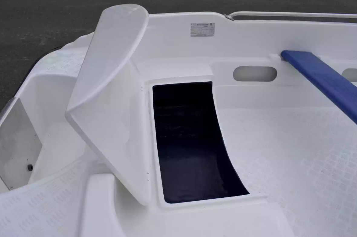 Стеклопластиковая лодка Пингвин New (тримаран) в Армавире