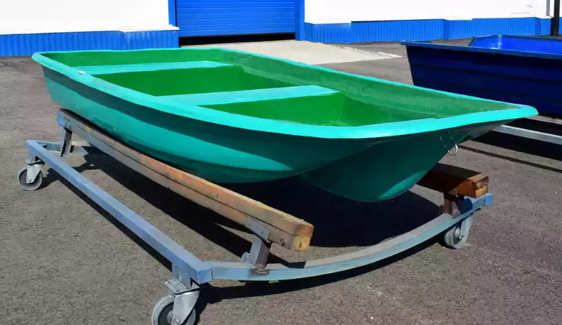 Стеклопластиковая лодка Старт (тримаран) в Армавире