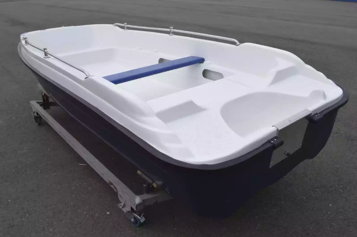 Стеклопластиковая лодка Пингвин New (тримаран) в Армавире