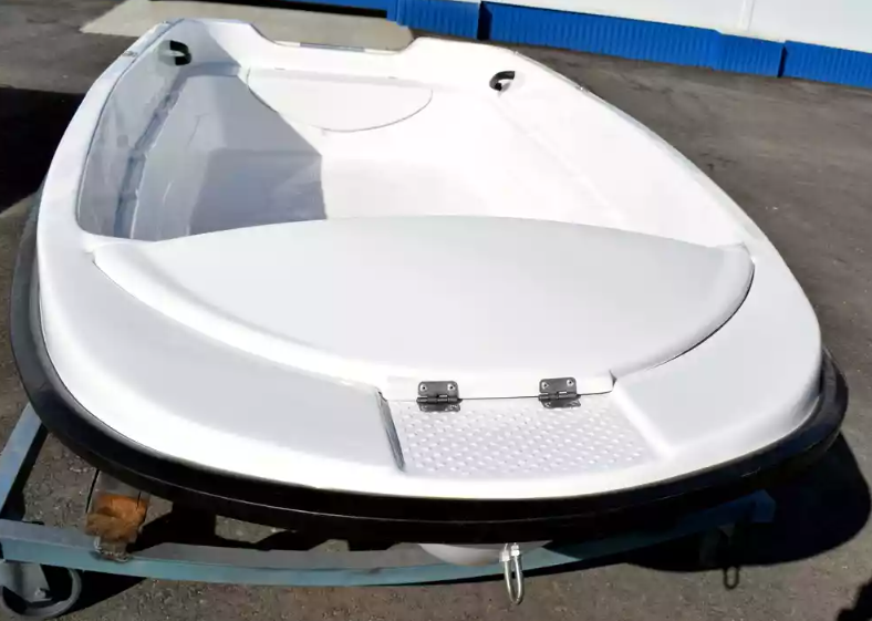 Стеклопластиковая лодка Пингвин (тримаран) в Армавире