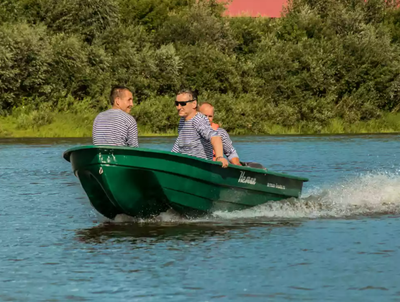 Стеклопластиковая лодка Neman-340 (тримаран) в Армавире
