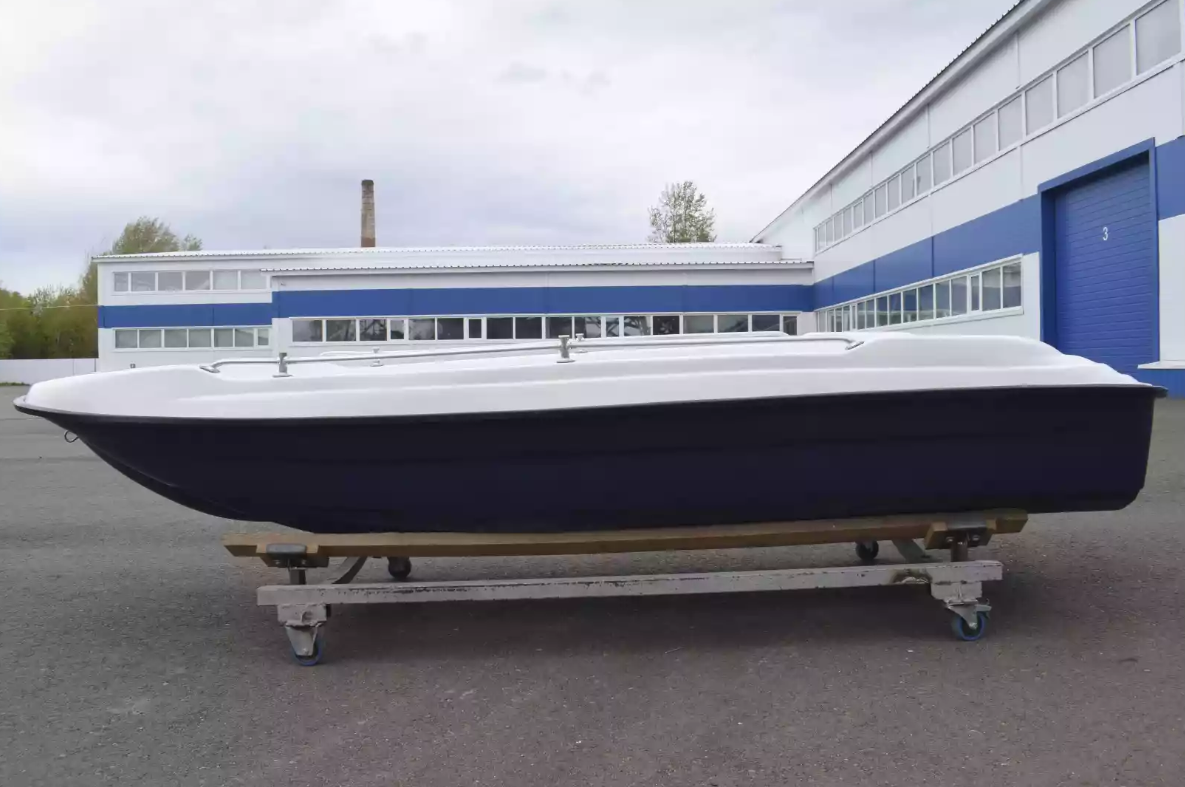 Стеклопластиковая лодка Пингвин New (тримаран) в Армавире