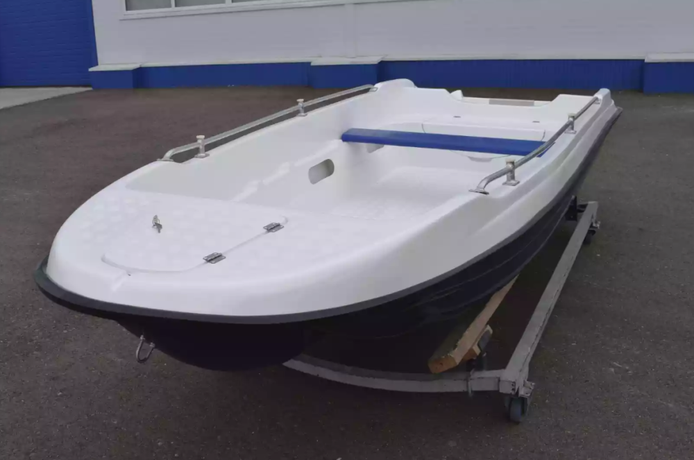 Стеклопластиковая лодка Пингвин New (тримаран) в Армавире